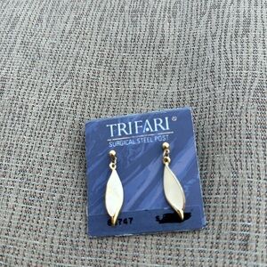 Vintage TRIFARI Ivory and Gold Tone Earrings